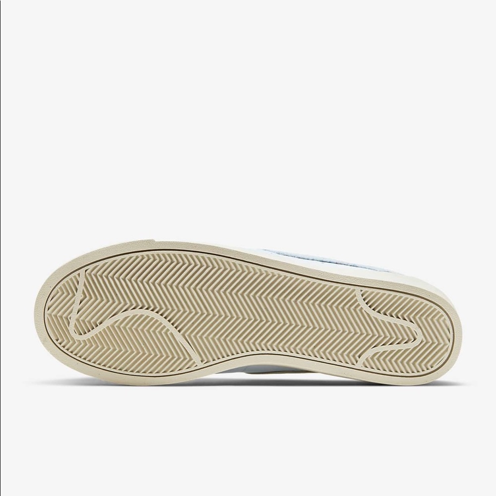 NIB Nike Blazer Low SE Sneakers - Picture 6 of 6